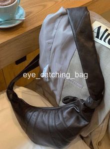 2024 Lemaire Croissant Messenger Bag 상자 암컷 가을과 겨울 프랑스 틈새 디자인 고급 텍스처 가죽 만두