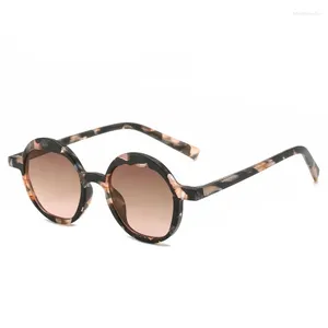 Óculos de sol Round Women Women Women Vintage Designer Brown Sun Glasses Frame Tons de rebite feminino mulheres UV400