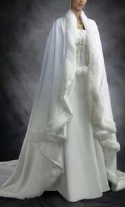 Nowy tani vintage nowoczesny Cape Cape Białe płaszcze ślubne Faux Fur for Winter Chrismas Wedding Małże ślubne Małże Bridal Cloak Court Trai9047531
