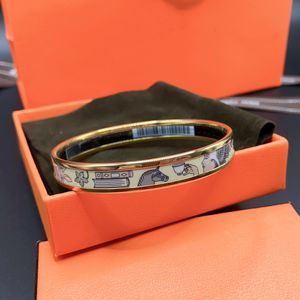 Nya tryckta armband Luxury Armband Designer Bangle Brand Jewelry 18K Guldpläterade kvinnors smycken Menshigh Quality Fashion Pare Smycken Partihandel