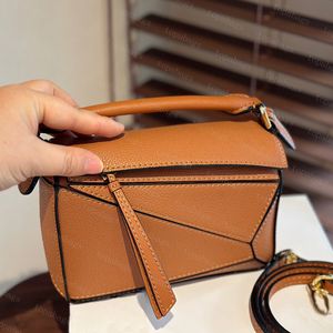 Mini bulmacalar Crossbody çantaları kadınlar için en kaliteli inek deri geometrik desen çanta bayan lüks el çantası sıcak popüler tasarımcı omuz çantaları