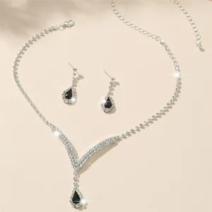 Collana di orecchini set regalo elegante a goccia classico di lusso squisiti gioielli da sposa in cristallo stile coreano da donna