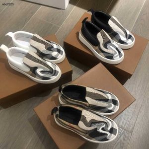 Classics Kinderschuhe Baby-Sneaker mit Farbblock-Karomuster, Größe 26–35, inklusive Boxen, Slip-On-Designer-Schuhe für Mädchen und Jungen, 24. Februar 2020