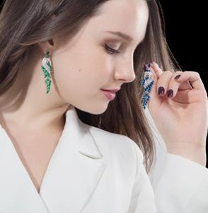 Mode Long Tassel Zirconia Dangle Earring Designer för Woman Party 18K Gold Silver Red Blue White Diamond Earrings South America4472727