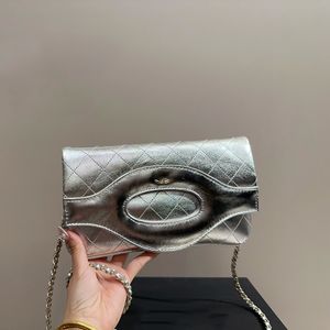 31 katlanır zincir çanta şık kadın omuz çantası 24cm deri elmas donanım metal toka lüks el çantası matelasse zincir crossbody çanta makyaj çantası cüzdan çantaları