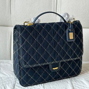 Borsa a tracolla da donna di design zaino 22k 31 cm Denim Diamond Gold Hardware Fibbia in metallo Borsa di lusso Borsa a tracolla regolabile Borsa a tracolla con ciondolo