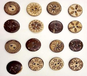 Wooden Buttons 18mm Coconut 2 holes for handmade Gift Box Scrapbook Craft Party Decoration DIY favor Sewing Accessories6997236