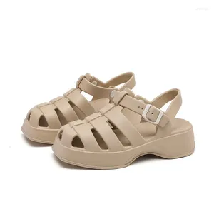 Sandalen 2024 Sommerplattform Frauen Beige Rosy Red Gladiator Damen Kunststoffschuhe Geschlossene Zehe Höhe Erhöhung Flache Sandale