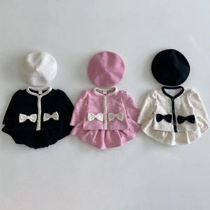 Autumn Fashion Girl Children Bow Longepleeves Shirt Set Baby Sweet Cotton Tops Solid kjol 2st Kid Infant Casual Bluses Suit 240226