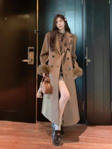 Blandar Highend Woolen Overcoats för kvinnor 2023 Autumn Winter New Fashion Streetwears DoubleBreasted Fur Muffs hackade lapeljackor