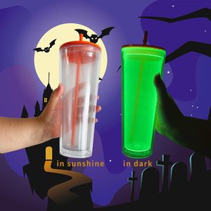 プレドリルされた24ozハロウィーンダブルウォールグローブグローブの透明な透明な透明なプラスチックアクリル、蓋とストロー、グリッターの流れが浮かぶ