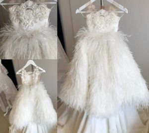 Flickor White Tassel Wedding Dress Children Pärlade broderier Backless Princess Dresses Ball Gown Kids Piano Performance Costumes Z6921