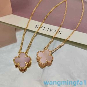 2024 Designer Vans Four-Leaf Clover Natural Powder Fritillaria Four Leaf Grass Halsband S925 Sterling Silver and Grade Feeling Chain