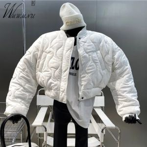 Parkas trendiga beskuren vinterbomberjackor streetwear white parkas kvinnor ny tjock bomull Chaquetas varm zip upp kort quiltade utsläpp