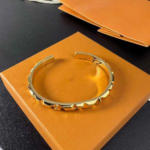 Women Designer Armband Letter Carving Armband 18K Rose Gold Silver Armband Fritillary Sling Chain Bangles Ornament 20 Styles grossisttillbehör