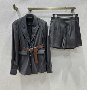 Damen Trainingsanzüge 2024 Frühlingsmode Hosenanzüge Hochwertige Blazer Jacken Hochhaus-Shorts Zweiteiliges Set C775