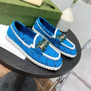 Klassiska loafers kvinnor glider sandaler metall fäster klänningskor Italien lat tryck brev avslappnad plattskor designer tofflor lyxiga ull tofflor 35-41 07