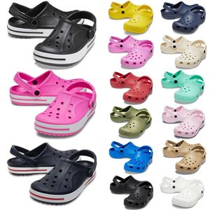 sandały designerskie swobodne 2024 Clog Designer Sandals Baby Dzieci Kapcie Slajdy Klajnie klasyczne męskie Triple Białe kobiety Wodoodporne szpital pielęgniarski