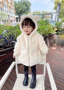 Куртка для маленьких девочек, зимние детские меховые теплые пальто с капюшоном для девочек, милая одежда для малышек, верхняя одежда Children039s3191739