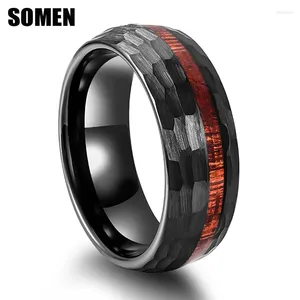 Anéis de casamento Somen 8mm Carboneto de tungstênio preto para homens Incrustação de madeira ranhurada faixa de noivado martelada joias da moda Bague Homme