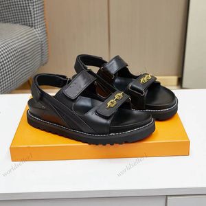 디자이너 여성 샌들 샌들 Paseo Flat Comfort Sandal Calf Leather Trend 스타일 여름 모노 그램 데님 그래픽 시그니처 골드 톤 버클 고무 아웃솔 샌들