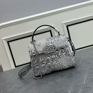 Lyxig kvinnors handväska designer handväska broderad stjärna kristallstil glidande högkvalitativ remkedja kan axla och rygg sned sträva kvinnors väska