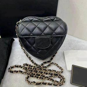 14cm Women Crossbody Bags Lambskin Waist Bag Mini Heart Shoulder Bags Lover Style Quilted Gold Hardware Chain Vanity Cosmetic Case Designer Coin Purse Sheepskin