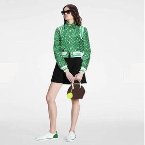 2024 여자 재킷 녹색 편지 고급 패턴 긴 소매 디자이너 재킷 패션 버튼 패치 워크 느슨한 코트