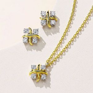 패션 디자이너 Tiffuny*Lynn Letter x 펜던트 목걸이 및 귀걸이 925 인공 다이아몬드와 함께 도금 된 선물 상자와 함께 유명 인사 선택 보석
