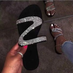 Tofflor Sexiga kvinnor Sandaler Summer Beach Shallow Mouth Rhinestones Ladies Fashion Show Company Light Shoes Sandalias Femininas T240301