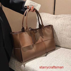 Botte Venetas Arco Tragetaschen Handtaschen aus echtem Leder Herbst und Winter Neue Mode Ins Woven Bag Damen 2024 Koreanische Version Tragetasche mit hoher KapazitätHB mit Logo