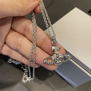 Lady Designer Pendant Neckor Saturn Chain Halsband Rivet Punk Saturn Necklace full av diamanter nischhängen