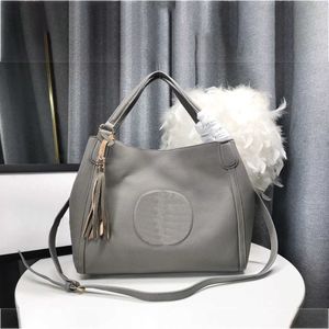 حقيبة Messenger حقيبة حقيبة كبيرة دلاء سعة كبيرة مصمم حقيبة مصممة الجلود نساء حقائب اليد الشرافل Luxury Lady Crossbody 240215