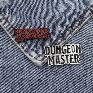 DND Master Dungeon ve Dragon Emaye Mektubu Göğüs Çanta Giysileri Flip Yaka Pimi D20 Rozet