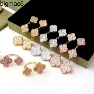 Studmodemärke Clover Diamond Earrings Luxury Crystal Full Diamond Three Flower Earrings Gift Rostfritt stål Högkvalitativ 18K Gulddesignerörhängen för kvinnor