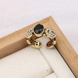 豪華なデザイナーGuhomeG Band Rings Black Living Ring Flash Diamond Middle Ancient Ancientile Hand Jewelry Fashion Female Snta