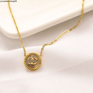 18k Gold Plated Luxury Designer Necklace for Women Fritillary Shape Brand Letter Choker Chain Necklaces Jewelry Accessory High Quality 20style