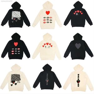 2024 Mens Hoodie Sweatshirts Women Zipper Loose Coat Play Sweatshirt Commes Cardigan Des Small Red Heart Jacket Garcons Standard and Fleece Casual Jumpers