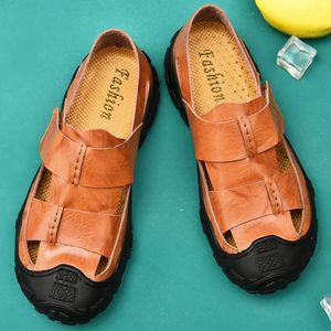 2024 Sommer neue trendige und modische Herren-Hohlsandalen im Freien, leichte und atmungsaktive Strandschuhe, Herren-Baotou-Herrenschuhe, T7