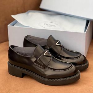 Designer Comfort Monolith gebürstetes Leder Damen-Loafer Freizeitschuhe Triangle Patent Oxford Chunky Sneakers Luxus-Damen-Klassiker Matte Outdoor-Trainer
