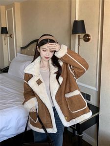 Zintegrowany skórzany i futrzany płaszcz dla damskiej zimowej 2023 roku, nowy słodki i pachnący styl, pluszowy i zagęszczony, ciepły obroża S-XL