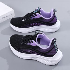 2024 Ücretsiz Kargo Yaz Koşu Ayakkabıları Tasarımcı Kadınlar Moda Spor Ayakkabıları Beyaz Siyah Yeşil Mesh Yüzey-033 Kadın Açık Hava Spor Eğitmenleri Gai Sneaker Ayakkabıları