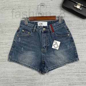 Kvinnors jeansdesigner 24 Vår/sommar Ny baksida Röd broderad kontrastläderetikett Hög midja denimshorts för kvinnor VCW6