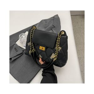 Fashion Square Bag designer crossbody väska svart diamant mönster handväska med hårdvarukedjesäck för kvinnor som visar upp betyg pu tyger handväskor grossist