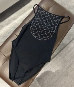 Costume da bagno intero da donna di design parigino tempestato di strass Monokini di fascia alta bikini di lusso set marchio di moda abbigliamento da spiaggia costumi da bagno tute sexy XL con etichette