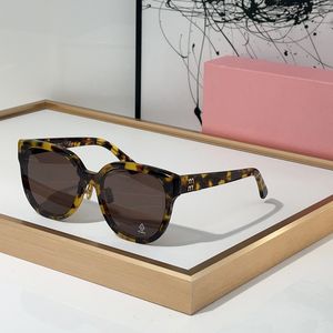 Designer Solglasögon Miumius Tortoise Shell Solglasögon Europa och USA: s litterära modell Godkvalitet Kvinnors solglasögon utomhusglasögon Summerglasögon