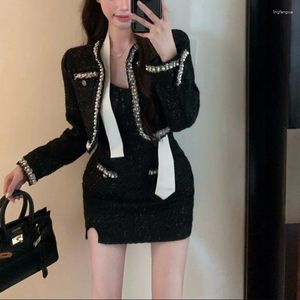 ワークドレス女性秋の韓国ウールセットファッショナブルなダイヤモンドボタンスプレッチセクシーなスリングドレスショートスカート長袖コート2ピースhg5l