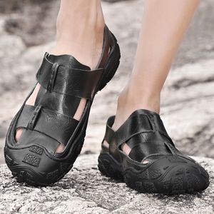 2024 Estate Nuovi Sandali Cavi da uomo alla moda e alla moda Scarpe da spiaggia leggere e traspiranti da uomo Baotou Scarpe da uomo T8