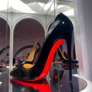 Дизайнерские бренды сандалии женщин с высокими каблуками красные блестящие нижние классические насосы 8 см 10 см 12 см супер каблуки обнаженная кожаная кожа роскошная свадебная обувь размер