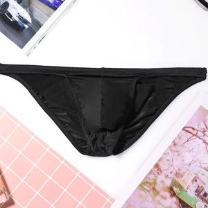 Mutande da uomo sexy sottili slip in seta di ghiaccio biancheria intima traspirante U sacchetto convesso rigonfiamento del pene lingerie erotica mutandine da uomo